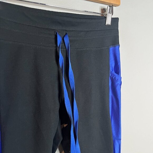 Fabletics Powerhold black and blue athletic crops - Picture 2 of 5